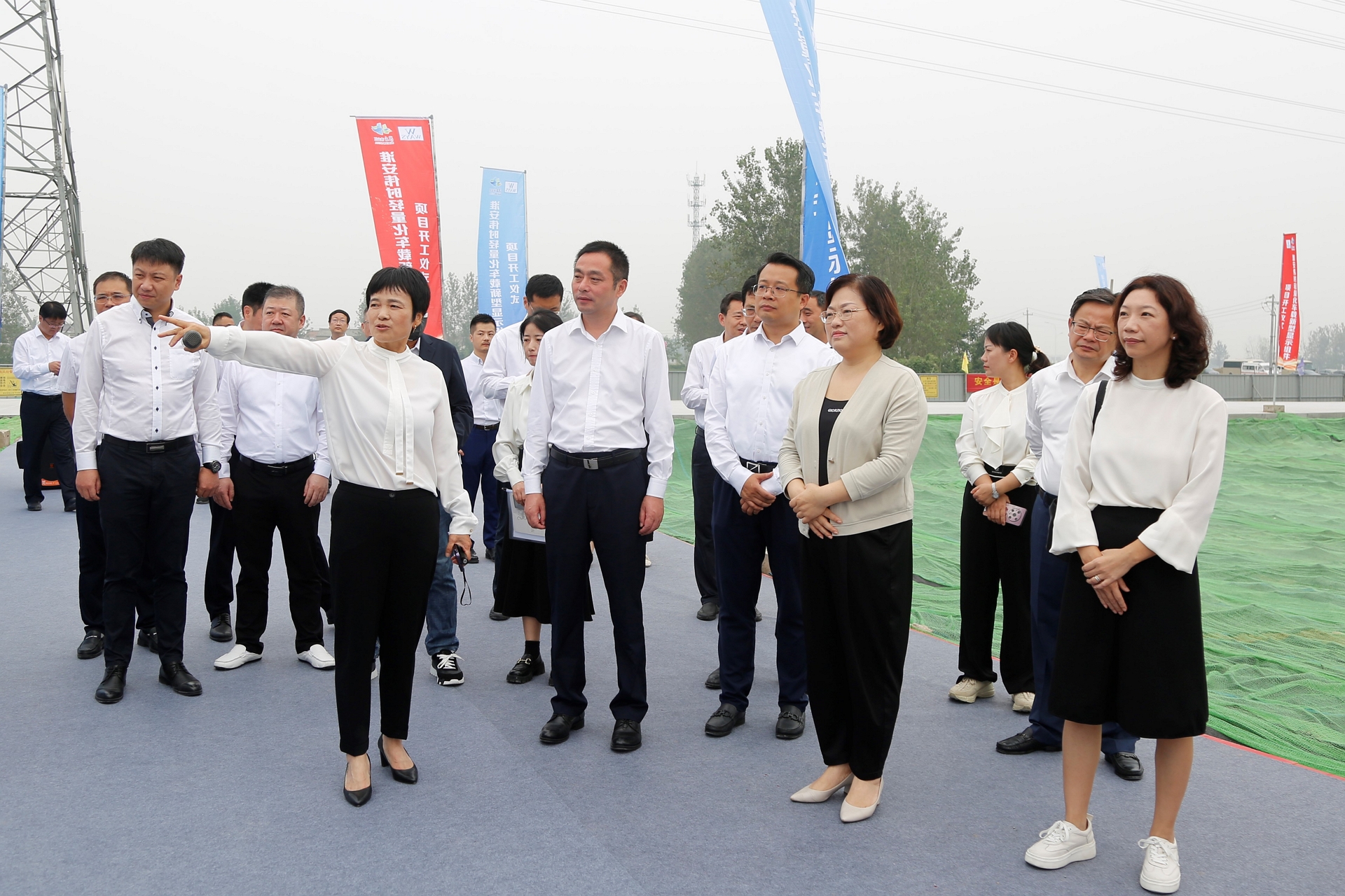 淮安球信网轻量化车载新型显示组件项目开工建设3.JPG